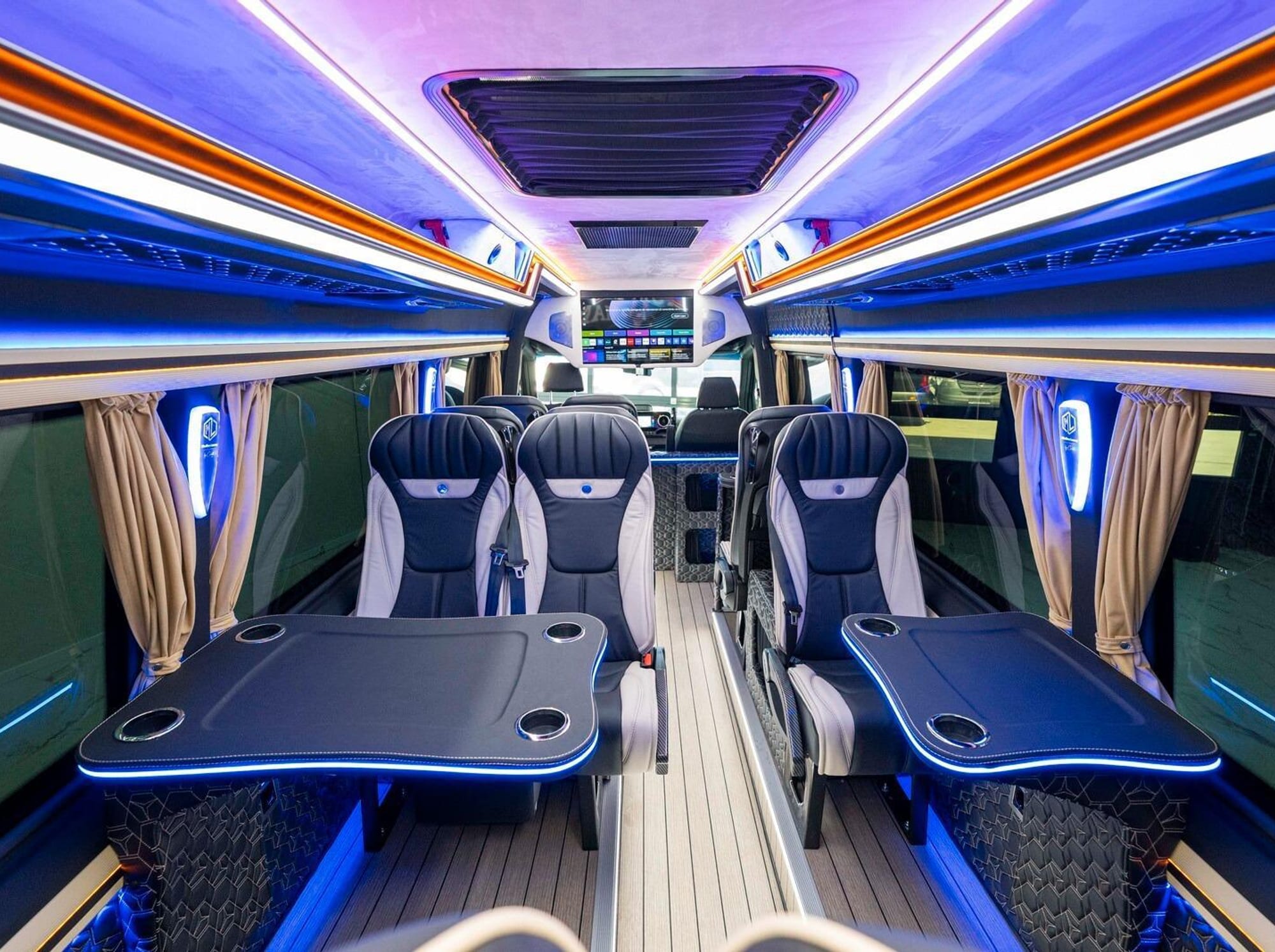 VIP Minibus — Ansicht 1