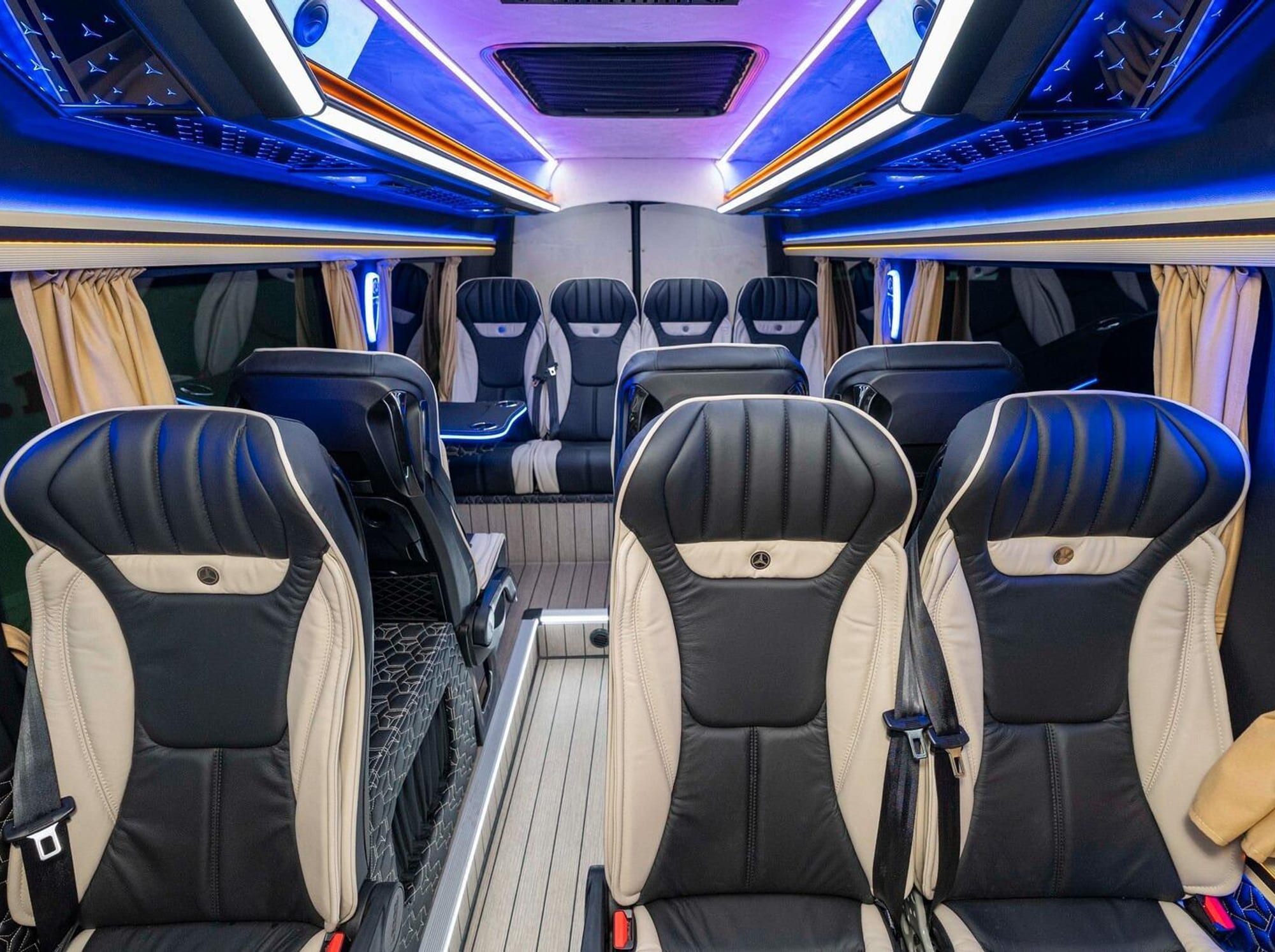 VIP Minibus — Ansicht 2